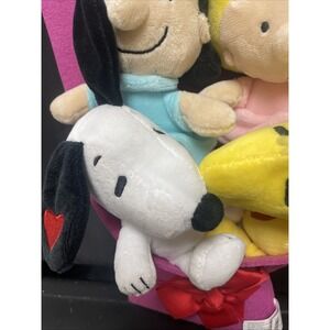 PEANUTS 16" PLUSH BOUQUET SNOOPY WOODSTOCK LUCY CHARLIE LUCY SALLY